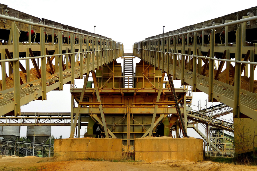 Industrial mining structures aligned for seismic resilience.