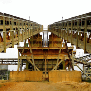 Industrial mining structures aligned for seismic resilience.