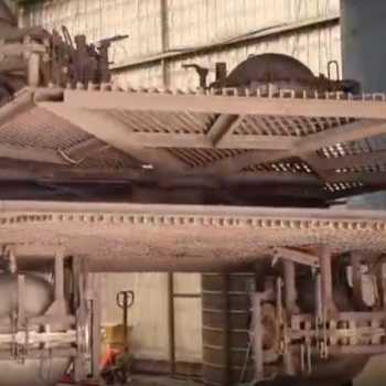 Lifting Frames Under Extreme Conditions: Engineering Beyond the Standard Yenem Structural Engineers Heavy-duty lifting frames used in industrial setting, showcasing engineering for extreme conditions.